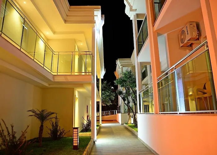 מלון Banu Luxury 3*